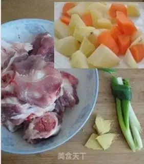 Make Carrot potato bone soup step 0