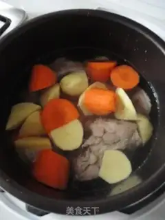 Make Carrot potato bone soup step 3