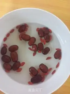 Make Sugar-cracker-tree silver ear soup step 4