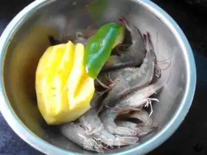 Make Pineapple shrimp step 0