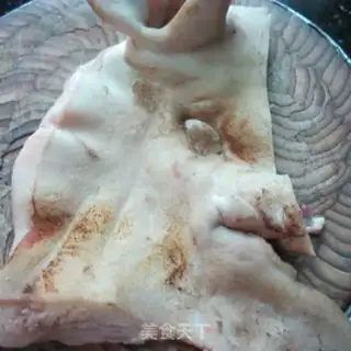 Make Smoked curry pig face step 1