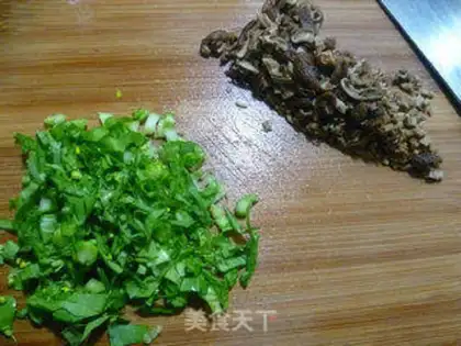 Make Chestnut mushroom eggcake step 1