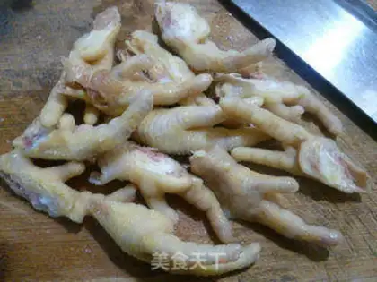 Make The peanuts burn their claws step 1