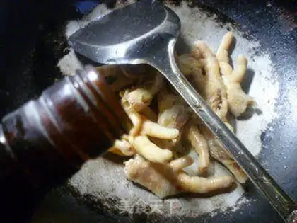 Make The peanuts burn their claws step 2