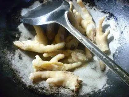 Make The peanuts burn their claws step 3