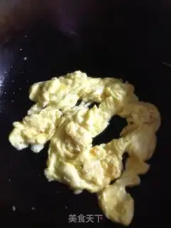 Make Tomato fried eggs step 1
