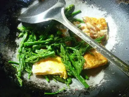 Make Fry-fried eggs step 5