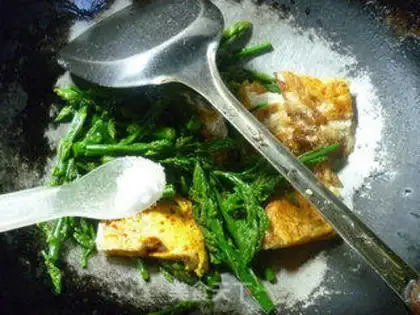 Make Fry-fried eggs step 7