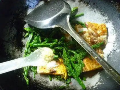 Make Fry-fried eggs step 8