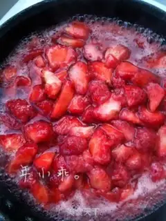 Make Homemade strawberry sauce step 3