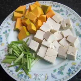 Make The tofu with the pumpkin step 1