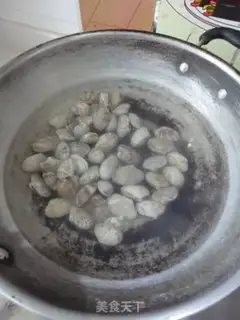 Make Cracking eggs step 1