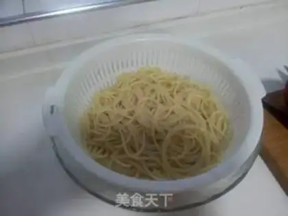 Make Chinese pasta step 2