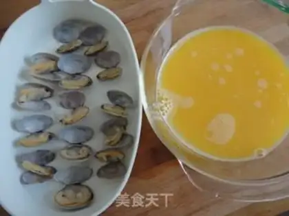 Make Cracking eggs step 2