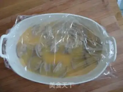 Make Cracking eggs step 3