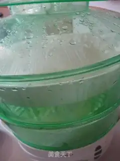 Make Cracking eggs step 4