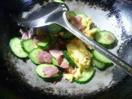 Make Bacon cucumber fried eggs step 9