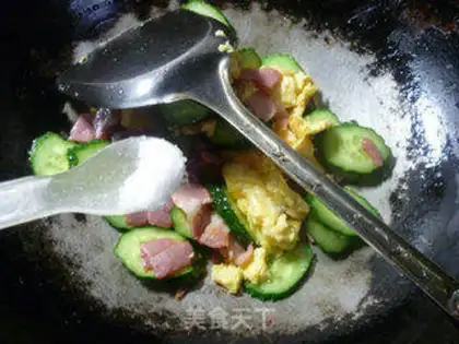 Make Bacon cucumber fried eggs step 10