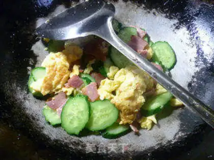 Make Bacon cucumber fried eggs step 11