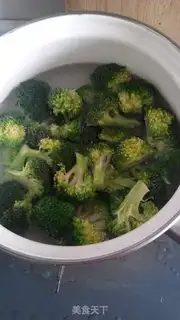 Make Garlic broccoli step 2