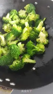 Make Garlic broccoli step 4