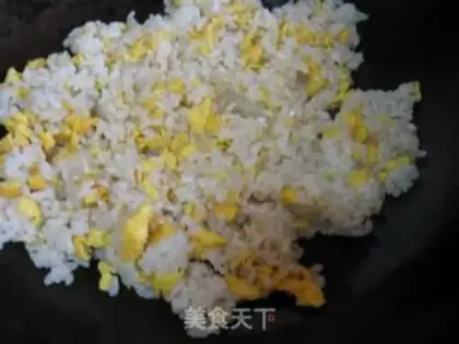 Make Onion egg fried rice step 2