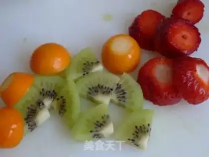 Make Vegetable and fruit series sandwiches step 4