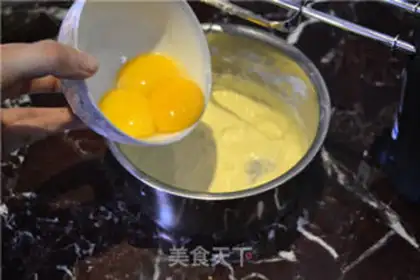 Make Gold and cheese cake step 2