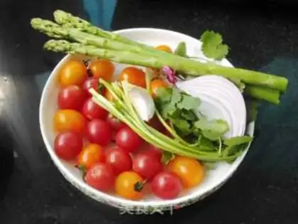 Make A salad warmed by the fruit step 0