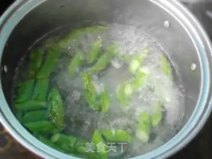 Make A salad warmed by the fruit step 2