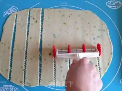 Make Onion soda cookies step 4