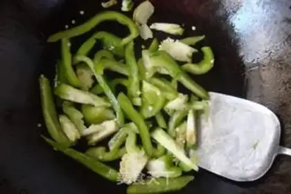 Make Pepper dry shrimp step 2