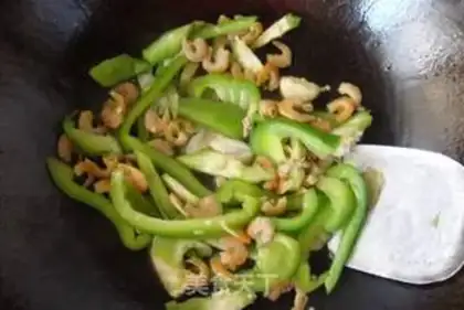 Make Pepper dry shrimp step 3