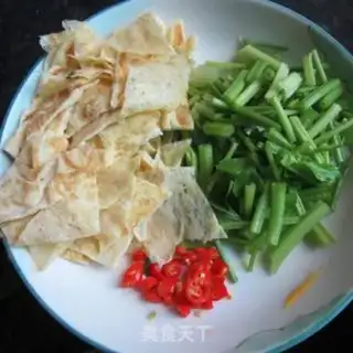 Make Celery fried eggs step 2