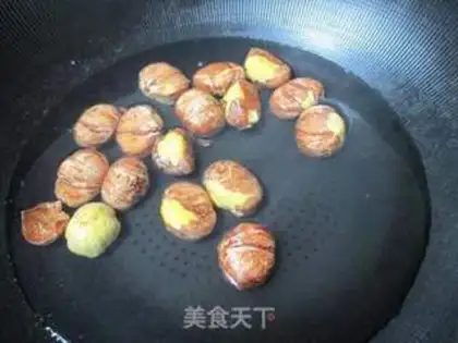 Make Chestnut fried rice step 2