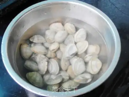 Make The sauce clams step 0