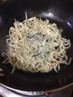 Make Spicy silver fish dry step 3