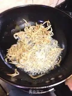 Make Spicy silver fish dry step 4
