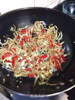 Make Spicy silver fish dry step 6