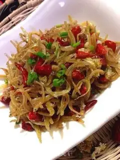 Make Spicy silver fish dry step 7