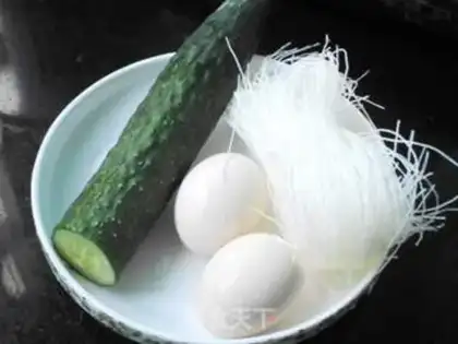 Make A cucumber egg mix fan step 0
