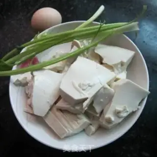 Make Dry pan eggs and tofu step 0