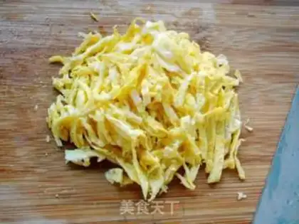 Make A cucumber egg mix fan step 5