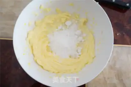 Make Gold coconut ball step 1