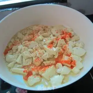 Make Dry pan eggs and tofu step 4