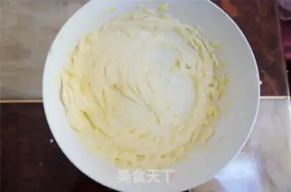 Make Gold coconut ball step 2