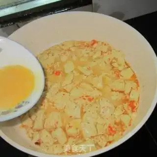 Make Dry pan eggs and tofu step 5