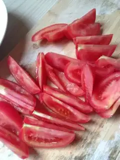 Make Tomato fried eggs step 2