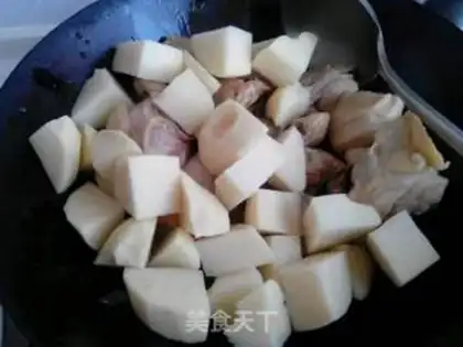 Make Chicken leg and potatoes step 4
