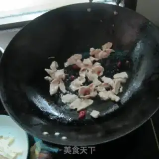 Make Gold-cracking mushroom fried meat step 2